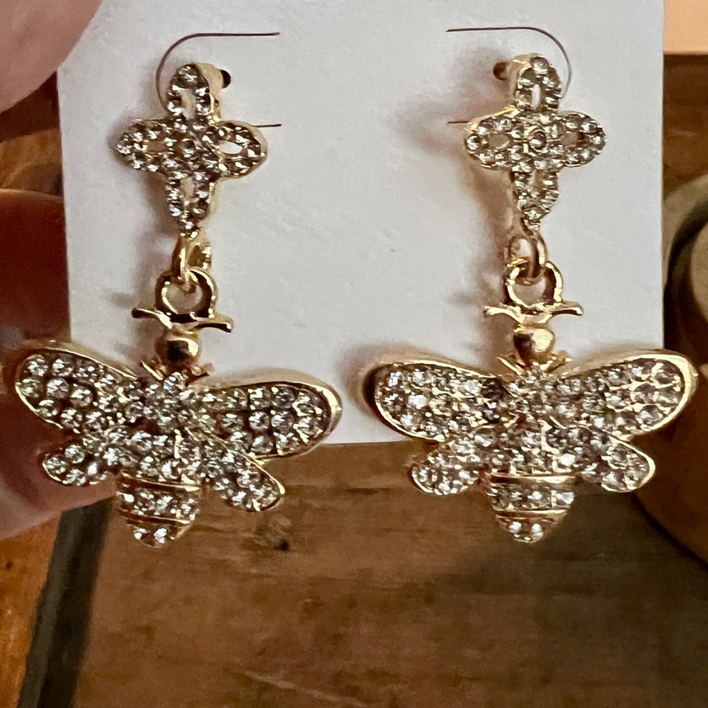 NWT Honey Bee and Clover Dangle Earrings